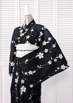 Japanese Yukata Kimono Plus Size - Simple Cherry Blossoms in Black Yukata Aesthetic, Black Simple Outfit, Black Kimono Outfit, Traditional Fitted Black Kimono, Cute Yukata, Black Kimono Traditional, Elegant Kimono Japan, Dark Kimono, White Kimono Dress