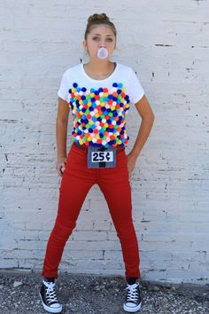 Before you bust out your hot glue gun and bag of multi-colored pom-poms, make a deal that there's no gum smackin' allowed. None. Zilch. Click through to see more of the best kids Halloween costumes!  #gumballmachinecostume #diyhalloweencostumes #creativehalloweencostumes #diykidshalloweencostumes Gumball Machine Costume, Costumes Faciles, Food Halloween Costumes, Meme Costume, Halloween Coustumes, Halloween Fest, Diy Halloween Costumes For Kids, Holloween Costume, Diy Kostüm