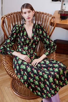 La DoubleJ Resort 2019 collection, runway looks, beauty, models, and reviews. Color Trends Fashion, Young Women Fashion, Outfits 2017, Fashion 101, Spring Fashion Trends, Textiles Fashion, Stylish Fashion