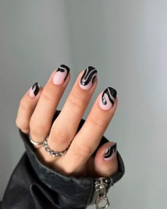 Black Design Nail Art, Short Black Nail Art, Black Nails White Design, Short Nails Black Design, Nails Black Design, Black Design Nails, Black Nail Art Ideas, Black Matte Nails, Black Nails Ideas