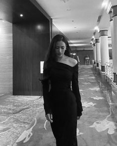 Classy Black Dress Black Women, Long Dresses To Wear To A Wedding As A Guest, Elegant Dinner Outfit Classy Night Chic, Winter Black Tie Dress, Elegant Black Outfits Classy, Dinner Party Outfit Classy Night, Off Shoulder Dress Formal Classy, Formal Dinner Dress Classy, Black Dress Dinner Outfit