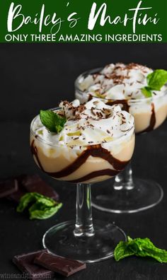 Baileys Martini, Chocolate Martini Recipe, Baileys Drinks, Baileys Recipes, Desserts In A Glass, Easy Cocktail, Christmas Punch