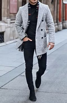 Mens New York Winter Outfit, Gentleman Style Outfits, Men's Winter Fashion, Suits Tuxedo, Grey Overcoat, Custom Dress Shirts, Mens Business Casual Outfits, Herren Style, Mens Fashion Blazer