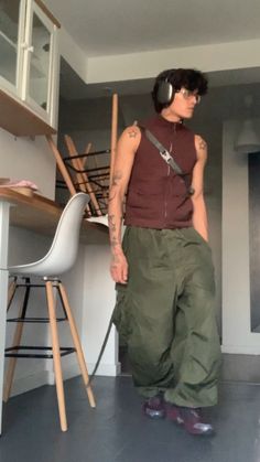 Y2k Mens Fashion Street Styles, Man Y2k Outfit, Gorpcore Summer Men, Grunge Summer Outfits Men, Y2k Summer Outfits Men, Mens Y2k Outfits, Summer Y2k Outfits Men, Y2k Men Aesthetic, Manwhore Outfits