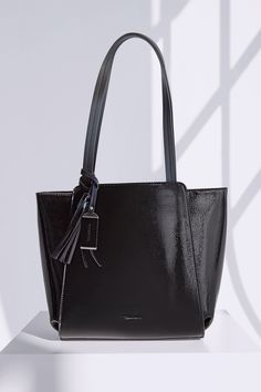 #tamaris #black #leather #modernclassic #bag #handbag #springessentials #tamarisaccessoires #specaildate #spring #classic #minimalism #accessoires #fashiontrends #trends2021 #outfitinspo #lookbook #springaccessoires #blackleather #classicdesign #tassel #elegant #springinspo fashionessential #minimalism Spring Inspo, Kate Spade Top Handle Bag