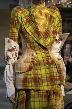 Punk Rock Runway Fashion, Gothic Runway Fashion 90s, Vivienne Westwood Fall 1995, Plaid Fashion Runway, 2019 Runway, No Cap, Vivienne Westwood Fall 1994 Ready-to-wear, Runway Pictures