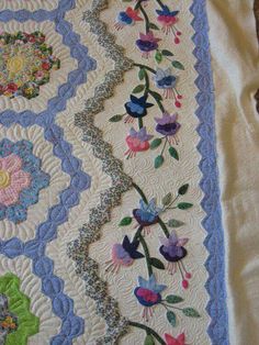 a quilted table runner with flowers on it