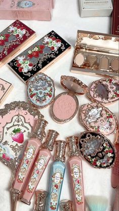 Rococo Makeup Products, Make Up Things Aesthetic, Make Up Stuff Aesthetic, Makeup Asethic, Cute Makeup Products Aesthetic, Make Up Aesthetic Products, Christmas Makeup Products, Strawberry Makeup Products, Flower Knows Blush