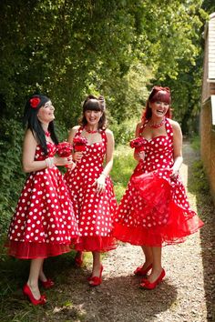 Riverboat Wedding, Aisle Ideas, Mode Rockabilly, Rockabilly Mode, Polka Dot Dresses, 50s Wedding, Renewal Ceremony, Rockabilly Wedding, Vintage Bridesmaid Dresses