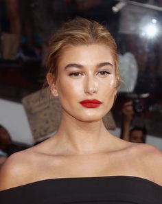 Makeup Tip, Red Lip Makeup, Beauty Make-up, Bold Lips, Dewy Skin, Glowy Skin, Red Lip, Hailey Baldwin