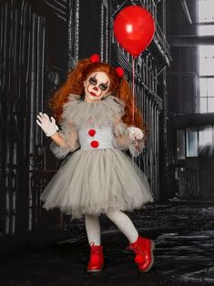 Costume For Halloween Kids, Halloween Costumes Girls Kids, It Clown Makeup, Penny Wise Makeup, It Halloween Costumes, Scary Clown Halloween Costume, Kids Halloween Costume Ideas, It Costume, Victorian Sleeves