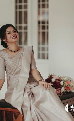 Kerala Wedding Saree, Christian Bridal Saree, Kerala Saree Blouse Designs, Saree For Wedding, Indian Bridesmaid Dresses, Saree Wearing Styles, Bridal Sarees South Indian, Simple Saree Designs, Grey Saree