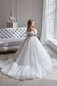 AB052 Puffy Tulle Ball Gown by MB Boutique Canada. This gorgeous, flowing dress is a stunning ball gown for weddings. Girls Confirmation Dresses, Girls Party Dress Kids, Mischka Aoki, Baby Sulli, Confirmation Dresses, Tulle Balls, Ruffle Beading, Girls Couture