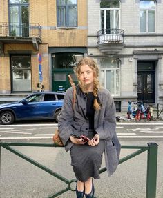 alicupide Literature Aesthetic Outfit, Writer Outfits Aesthetic, Visual Intelligence, Parisienne Chic, Fall Fits, July 16, Oui Oui, Mode Inspiration