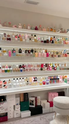 Perfume Organization Aesthetic, Perfume Wall, Kate Spade Perfume, Fragrance Lab, Dream Closet Design, Perfume Display, Perfume Organization, Fragrances Perfume Woman, Perfume Collection Fragrance