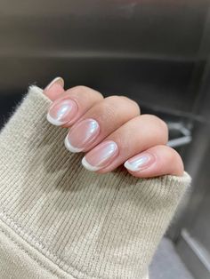 Short Plain French Nails, French Pearl Nails Square, French Nails In Short Nails, Pearly French Manicure, Shiny French Manicure, Pearlescent French Tips, Pearl Gel Nails Short, Pearl Bridal Nails Wedding, French Chrome Short Nails