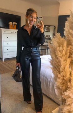 IG: @gatesofstyle Check more at https://beautyfashionideas.com/heels/ig-gatesofstyle/ Elegantes Party Outfit, Lederhosen Outfit, Elegantes Outfit Damen, Leather Pants Outfit, Outfit Chic, Elegante Casual, Looks Black, Stylish Work Outfits, Night Out Outfit