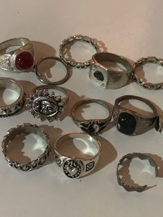 Emo Jewelry Aesthetic, Chunky Silver Rings Aesthetic Grunge, 90s Rings Aesthetic, Chunky Grunge Jewelry, Soft Grunge Accessories, Silver Jewellery Grunge, Grungy Silver Jewelry, Earthy Grunge Jewelry, Chunky Silver Rings Grunge