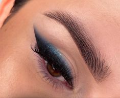 Navy Blue Dress Makeup, Navy Eye Makeup, Eyeliner Bleu, Navy Blue Makeup, Navy Makeup, Prom Makeup For Brown Eyes, Ball Makeup, Maquillage On Fleek