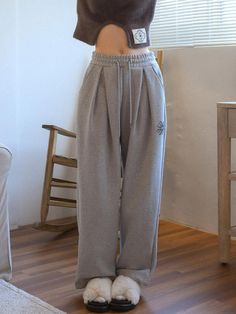 Composition : COTTON 60% POLYESTER 40%Color : GRAYCountry of Origin : KOREA Pajamas Comfy, Comfy Clothes, Fleece Sweatpants, Comfy Outfits, Pajamas, Sweatpants, Composition, Exterior, Clothes For Women