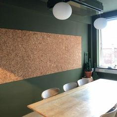 Med en stor oppslagstavle i kork kan du pinne idèer, huskelister, gjøremål og inspirasjon. Perfekt til workshops! Cork Wall Ideas Offices, Ikea Cork Board, Cork Wall Office, Quote Wall Ideas, Cork Board Wall Ideas, Ikea Cork, Cork Board Ideas, Family Planner Wall