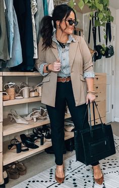 Relaxed Button-Down Boyfriend Shirt curated on LTK Taryn Truly Outfits, Outfit Curvy Elegante, Curvy Business Casual Outfits, Professional Outfits Women Plus Size, Office Outfits Women Plus Size, Outfit Navidad, Conference Outfit, Office Attire Women