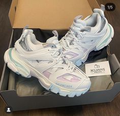 Pastel Balenciaga Track, Nike Shoes Women Fashion, Jordan Shoes Girls, Kicks Shoes, All Nike Shoes, Shoes Outfit Fashion, Fresh Sneakers