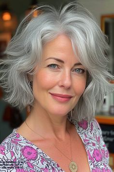 Many women in their 50s find short hairstyles attractive because they are easy to maintain and look stunning. Bouncy Hairstyles, 60 Year Old Hairstyles, Women In Their 50s, Rocker Hair, Silver Haired Beauties, Old Hairstyles, Short Shag Hairstyles