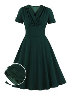 Best Dress For Girl, Plus Size Vintage Clothing, Vintage Christmas Dress, Vintage Green Dress, Retro Stage, Young Buck, Vestidos Retro, Mod Style, Dress Retro