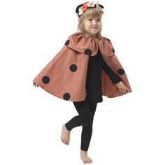 An all-time favourite for dress-up is the beloved spotted ladybug! Fabelab has made a comfortable dress-up set made from 100% organic cotton. This Ladybug dress-up set has both an adorable floral tiara and a cool cape made for many hours of twirling, make-believe, and bug adventures and is perfect for encouraging your child’s imagination. Use the Ladybug dress-up for everyday role-play and imagination or as a playful carnival and Halloween dress-up. Size: 3-6 years Material:100% Organic cotton M