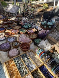 an outdoor market with lots of different types of rocks and stones on display for sale