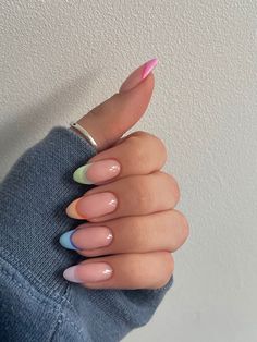 Summer Aesthetic Nails Acrylic, Simple Nail Designs For Almond Nails, Short Almond Nails For School, Mail Inspo 2023 Almond, French Tips For Summer, Double Color French Tip Nails, Summer Nail French Tips, Acrylic Nails Ideas French, French Tip Multi Color