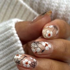 Spooky Spring Nails, Gothic Spring Nails, Spooky Summer Nails, Autumn Floral Nails, Spring Goth Nails, Dark Floral Nails, Goth Spring Nails, Botanical Nails, Fun Halloween Nails