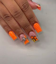 Short Extra Acrylic Nails, Cute Nails Acrylic 2024, Short Acrylic Nails Designs Orange, Spring Time Acrylic Nails, Orange Kaws Nails, Medium Set Nails, Orange Nail Inspo Acrylic, Classy Baddie Nails Acrylic, Medium Birthday Nails