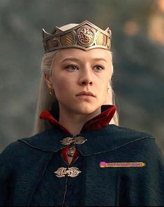 game of thrones daeneria is wearing a crown