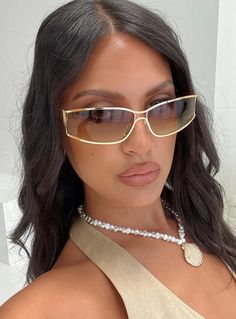 Dyxon Sunglasses Gold/brown Gold Sunglasses Aesthetic, Gold Sunglasses Women, Spring Break Accessories, 2025 Wardrobe, Daily Street Style, Online Fashion Boutique, Gold Sunglasses, Eyewear Fashion, Sunglasses Online