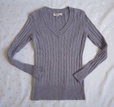 ANN TAYLOR LOFT Purple Lilac V Neck Cable Knit Sweater Size:  PS / Petite Small Color: Light Purple / Lilac Material & Care:  40% Rayon, 21% Wool, 17% Cotton, 16% Nylon, 6% Rabbit Hair Hand wash cold Very Soft and Comfy Measurements: 15" across chest 25.5" length from shoulder to bottom 18.5" sleeve length from armpit to end Flawless, Worn only Once Purple Outfits Ideas, Ann Taylor Loft Outfits, Light Purple Outfit, 2014 Clothes, V Neck Cable Knit Sweater, Gilmore Girls Fashion, Loft Outfits, Girly Girl Outfits, 90s Fashion Outfits