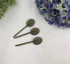 1.  Size:50mm (clip) 15mm (filigree) 2.  Material: brass,metal 4.  High Quality  Need more? convo me Please feel free to contact me with any questions or requests! Plate Display Stands, Bronze Hair, Plate Display, Barrette Clip, Brass Metal, Barrettes, Antique Bronze, Hair Clip, Hair Clips