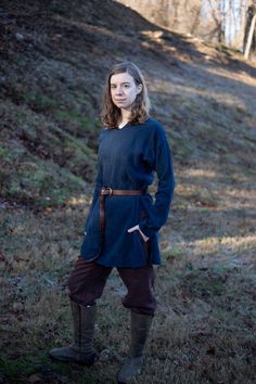 Medieval Clothing Women Peasant, Female Viking Costume, Viking Style Clothing, Traditional Irish Clothing, Medieval Clothing Women, Nordic Clothing, Medieval Tunic, Viking Tunic, Ren Faire Outfits