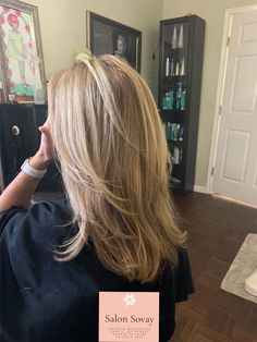 Salon Sovay Blonde
Salon Sovay Long Layers Highlight And Lowlights Blonde, Old Money Hairstyles, Dirty Blonde Hair, Brown Hair Balayage, Dark Blonde Hair, Blowout Hair, Blonde Hair Inspiration, Mom Hairstyles