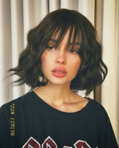 Medium Hair Haircuts, Christmas Hair Dye, Hair Styles Christmas, Haircut For Medium Hair, Long Hair Haircut, Christmas Hair Color Ideas, Christmas Hair Color, Hair Color For Morena, Short Hair Fringe