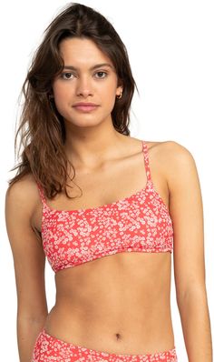 Crafted from strong  stretchy and resistant fabric with a textured finish  the women's Roxy Margarita Bralette swimsuit top will be your summer go-to for sun-soaked days at the beach  lake or pool. Hibiscus Margarita, Sports Swimsuits, Chic Kids, Roxy Girls, Playsuit Dress, Swimming Swimsuit, Roxy Women, Beach Swimsuit, Snowboards