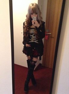 Emo Gyaru Fashion, Rokku Gyaru, 일본 패션, J Fashion, Alternative Outfits, Edgy Outfits, Japanese Fashion