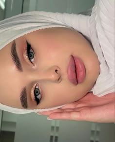 Makeup Tips Eyeshadow, Bentuk Alis, Classy Makeup, Arabic Makeup, Soft Makeup Looks, Makeup Eye Looks, Nude Makeup