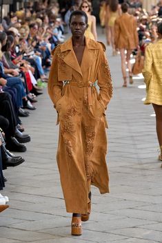 Ermanno Scervino, proljeće 2024 (gorunway) Color Trends Fashion, Spring Couture, Copenhagen Fashion Week, Ermanno Scervino, Print Trends, Trend Forecasting, Orange Fashion, Spring 2024, Primavera Estate