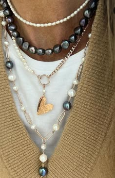 Pearl Necklace Outfit, Necklace Outfit, Homemade Jewelry, Layered Jewelry, A Necklace, Looks Chic, Bijoux Diy