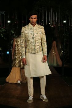 Luxury Men's Nehru Jacket With Dupatta, Reception Nehru Jacket With Intricate Embroidery, Semi-stitched Nehru Jacket With Intricate Embroidery For Reception, Men’s Kurta With Jacket, Gold Nehru Jacket With Intricate Embroidery For Wedding, Jodhpuri Suit, Lehenga Jewellery, Indian Men, Men's Ethnic Wear