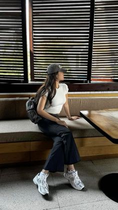 New Balance 530 New Balance 530 Outfit, Bentuk Alis, New Balance Outfit, Look Rose, Japan Outfit, Casual Day Outfits, Athleisure Outfits, Life Tips, Beauty And Lifestyle