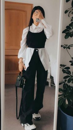 Tomboy Corset Outfit, Alternative Oversized Streetwear Top, Simple Outfit, Modest Acubi Style Outfits, Corset Outfit Casual, Modest Girly Outfits, Beautiful Casual Dresses, Winter Fashion Outfits Casual, Casual Day Outfits