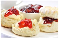 British Scones, Buttermilk Biscuit, Scones Recipe Easy, Scones Easy, Cream Tea, Buttermilk Biscuits, Clotted Cream, Homemade Jam, Scone Recipe